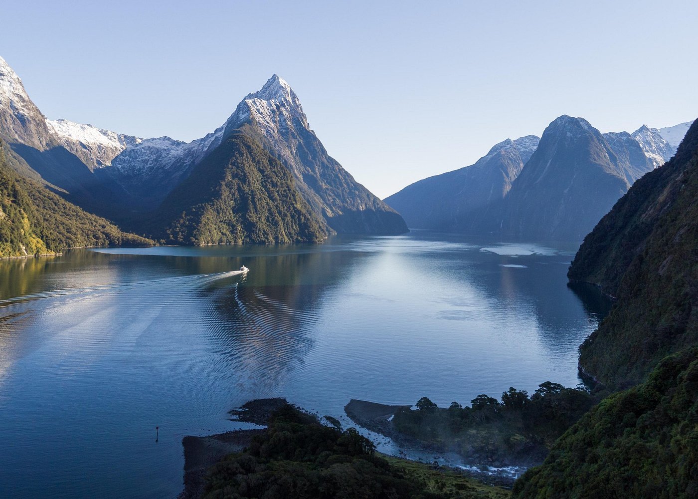 Milford Sound and Fiordland alpine scenery